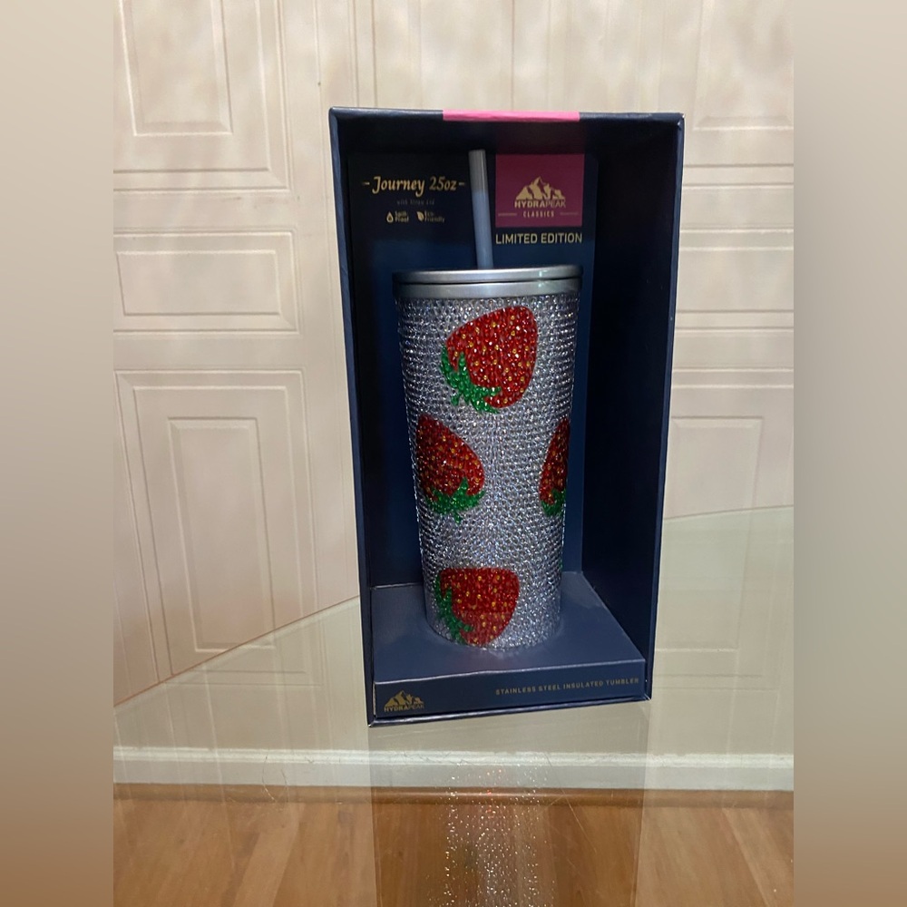 Hydrapeak Classic Journey 25oz Limited Edition Strawberry Rhinestone Tumbler New